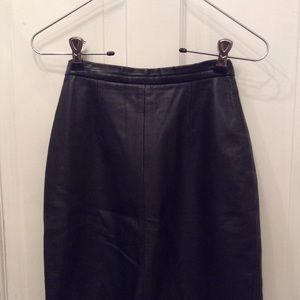 Black leather mini-skirt, size 1/2